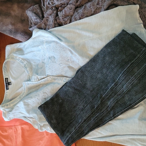 rxb Sleevess Lt Blue Floral Buttin Down Top M - Picture 9 of 9